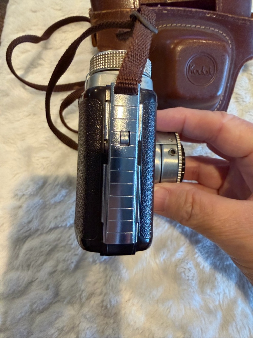 VINTAGE KODAK PONY 135 MODEL C CAMERA W/BRN LEATHER CASE POOR COND. UNTESTED - Picture 6 of 14